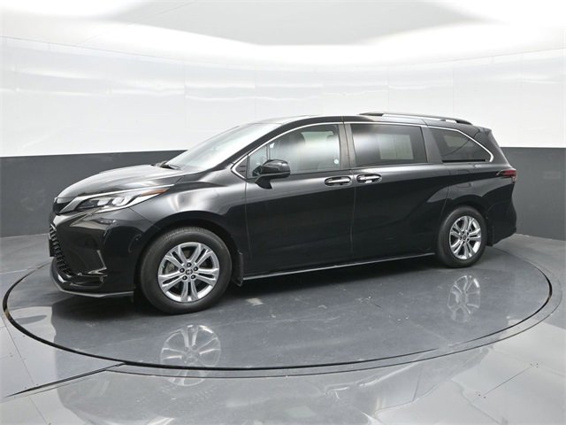Used 2022 Toyota Sienna XSE image 10