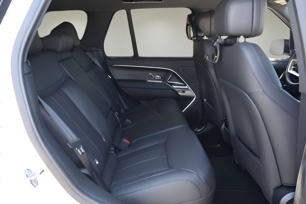 New 2026 Land Rover Range Rover SE AWD/4WD image 16