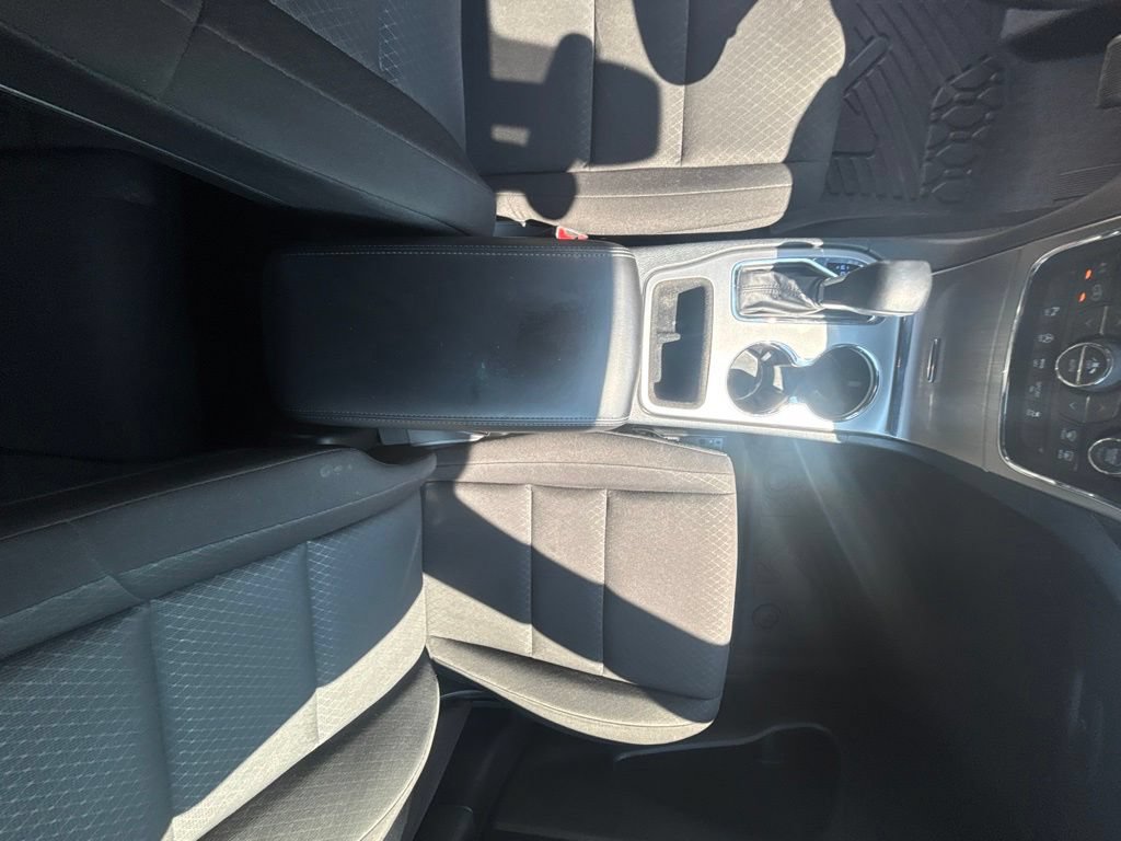 Used 2020 Jeep Grand Cherokee Laredo AWD/4WD image 15
