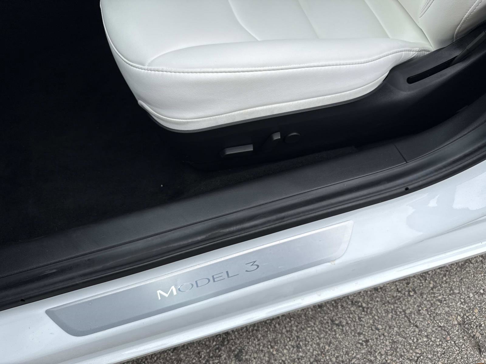 Used 2019 Tesla Model 3 Standard Range Plus RWD image 19