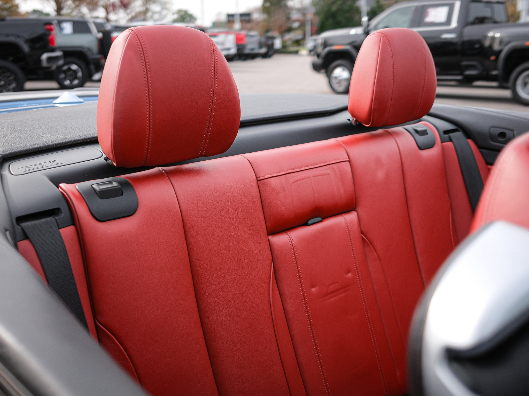 Used 2018 BMW M4 Convertible image 32