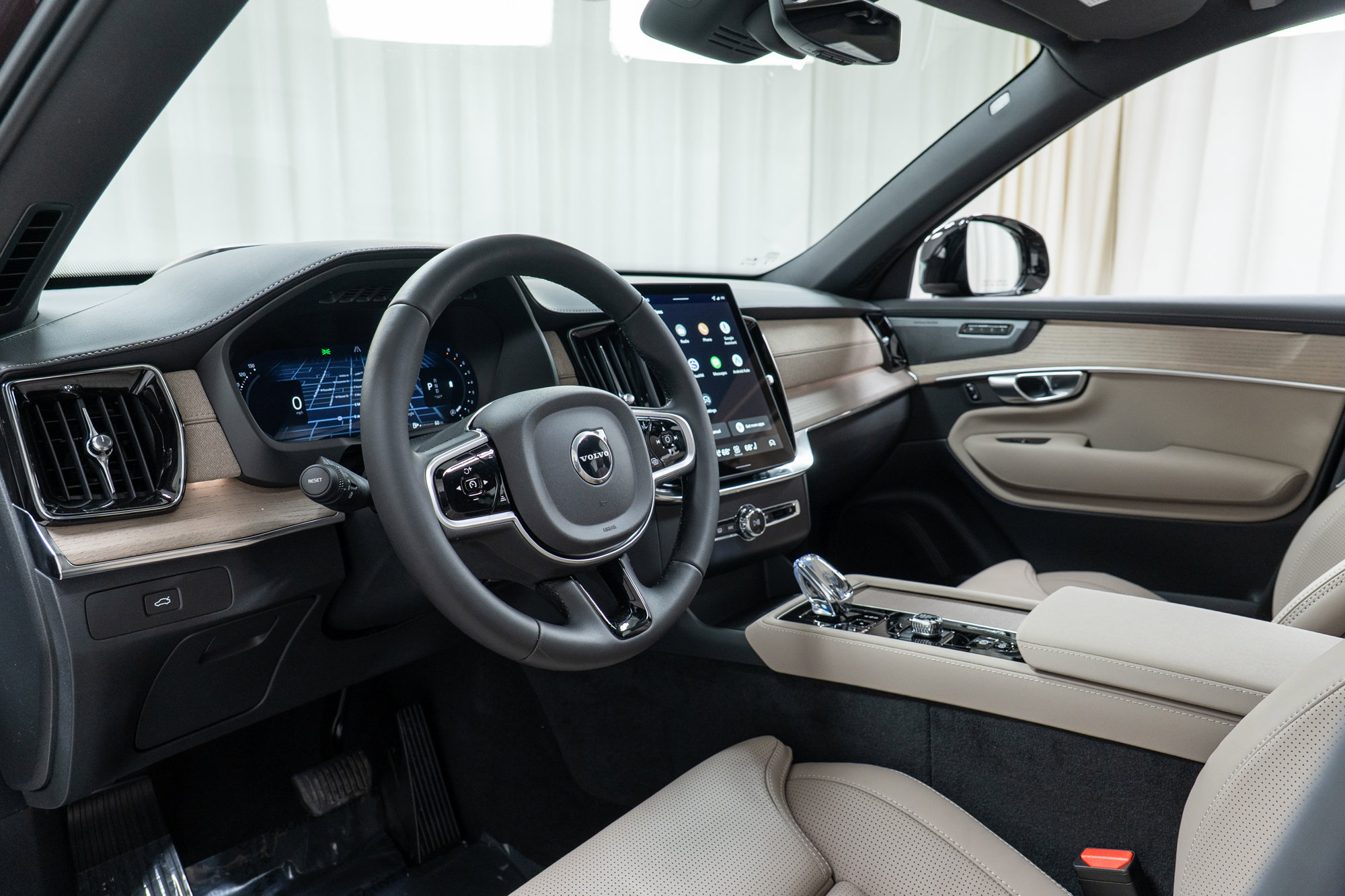 New 2026 Volvo XC90 B6 Ultra w/ Protection Package image 12