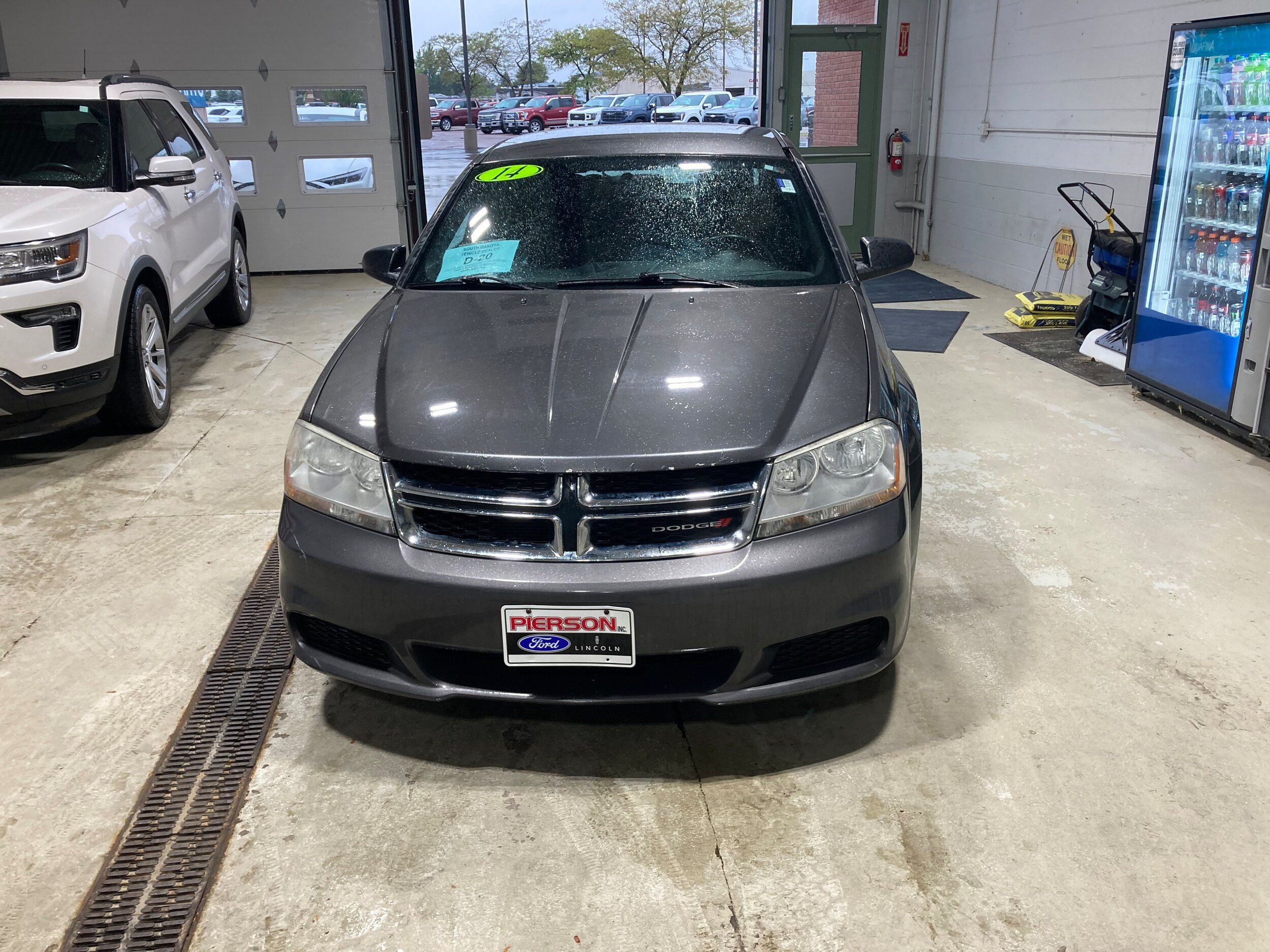 Used 2014 Dodge Avenger SE FWD image 2