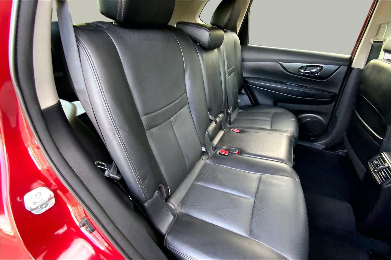 Used 2016 Nissan Rogue SL w/ SL Premium Package FWD image 34