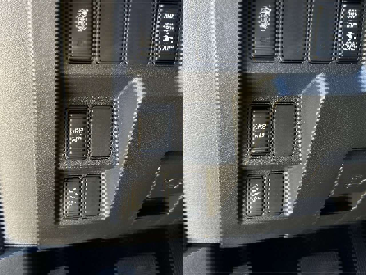 Certified 2025 Nissan Frontier SV w/ SV Convenience Package image 16