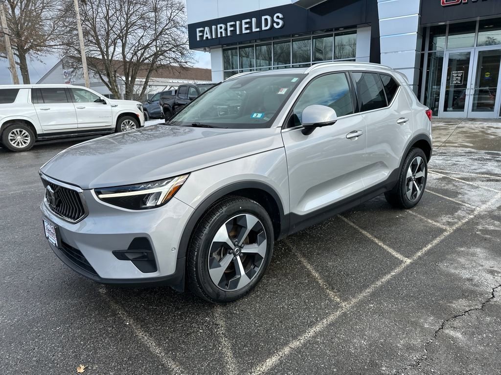 Used 2023 Volvo XC40 B5 Plus w/ Driver Assist Package 360° Tour