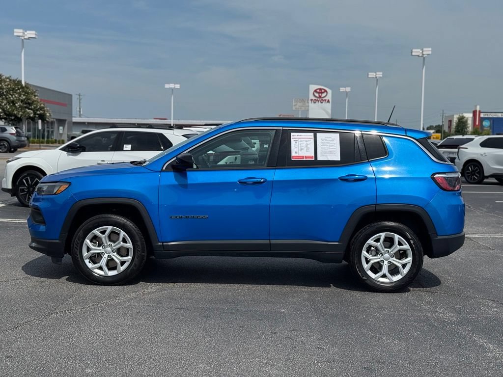 Used 2024 Jeep Compass Latitude AWD/4WD image 8