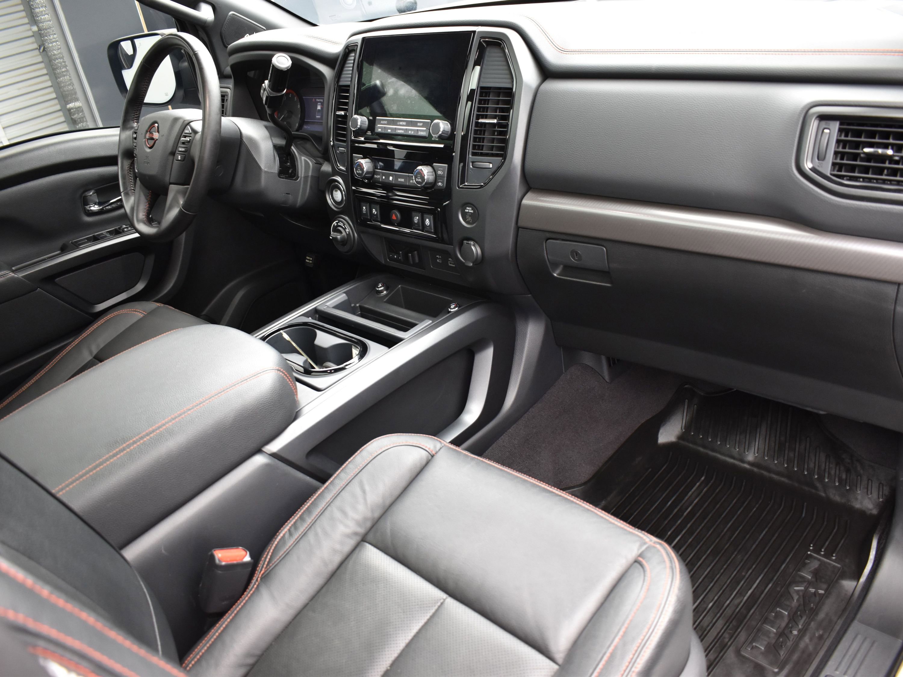 Used 2023 Nissan Titan PRO-4X w/ Pro-4x Convenience Package image 38