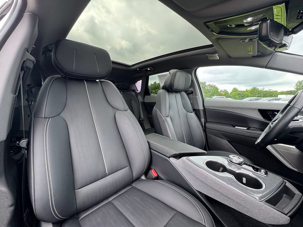 Used 2025 Cadillac Optiq Luxury 2 w/ LPO, Floor Liner Package AWD/4WD image 30