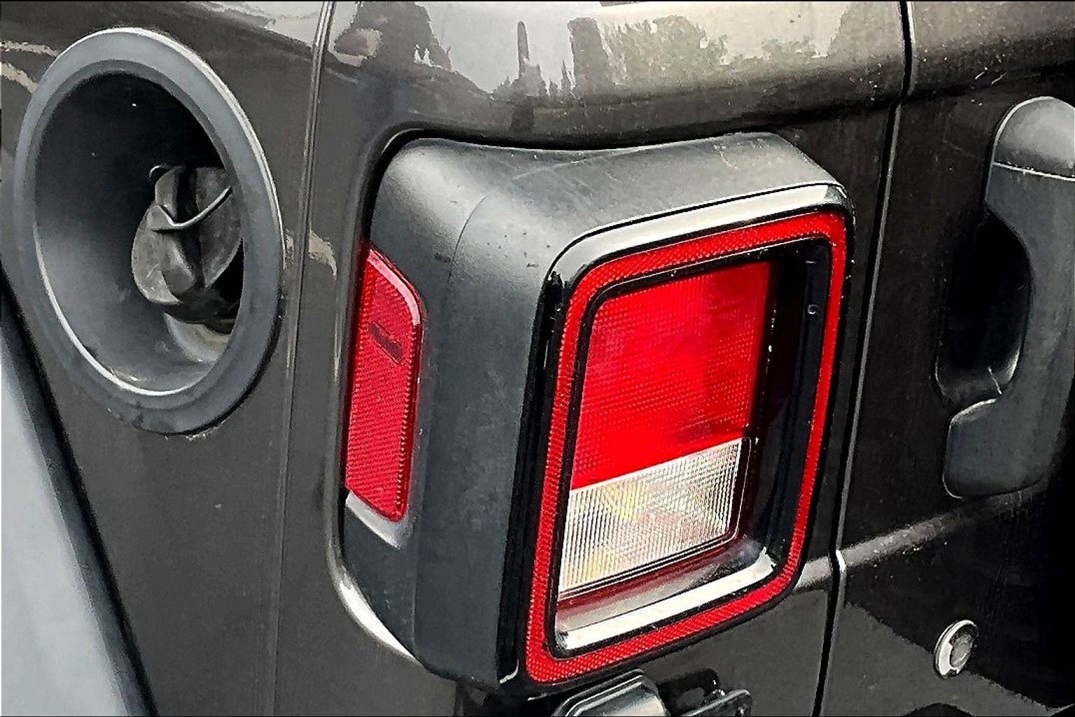 Used 2018 Jeep Wrangler Unlimited Sport image 23