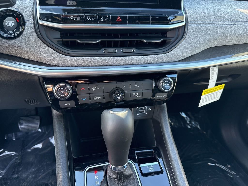 New 2026 Jeep Compass Latitude image 19