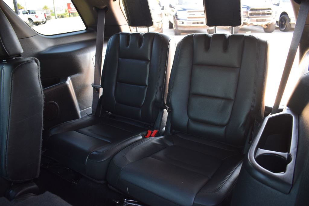 Used 2015 Ford Explorer XLT w/ Equipment Group 202B FWD image 13