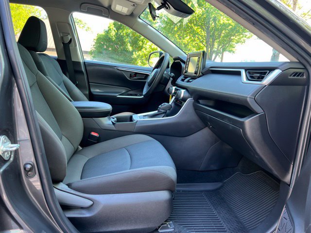 Used 2022 Toyota RAV4 LE FWD image 22