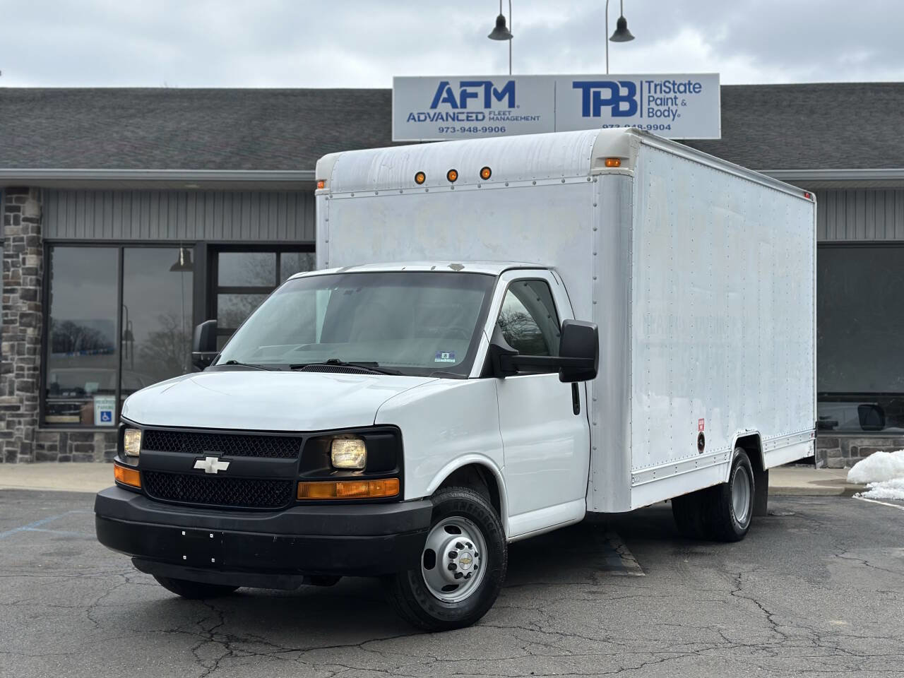 Used 2008 Chevrolet Express 3500 image 2