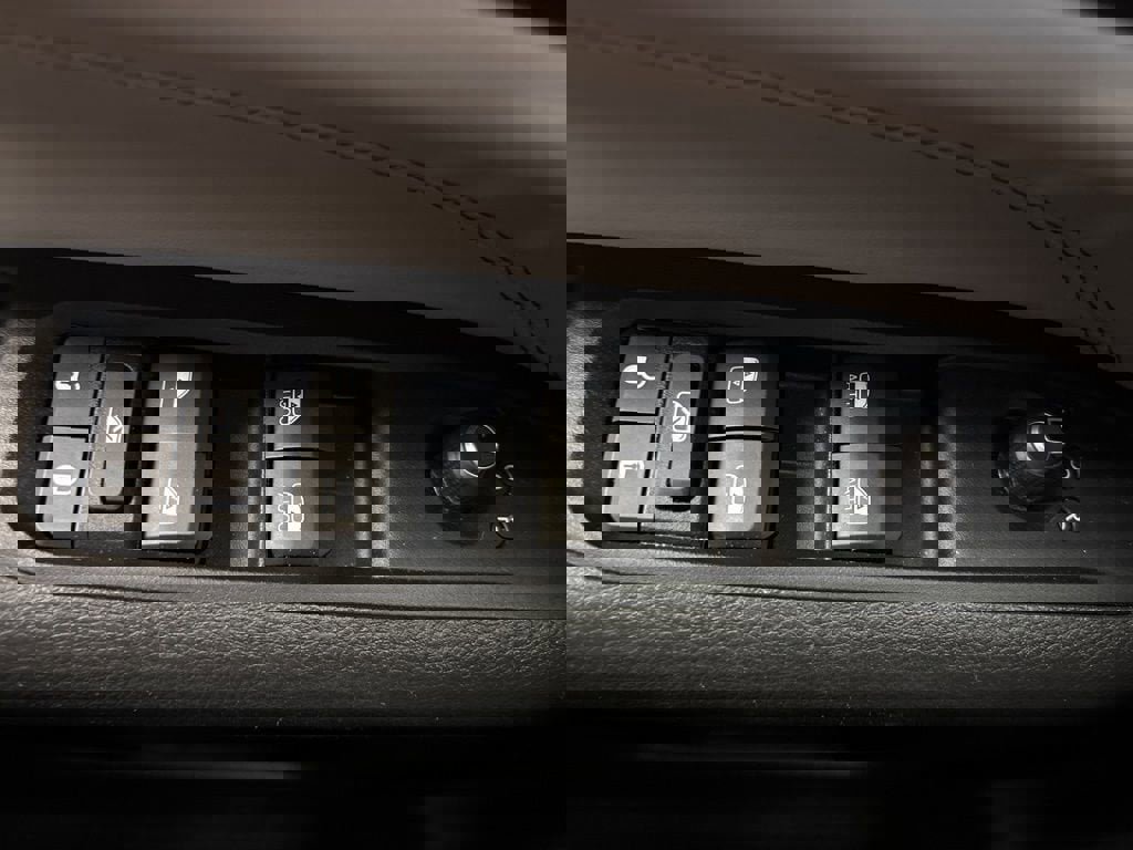 Used 2022 Jeep Compass Limited image 23