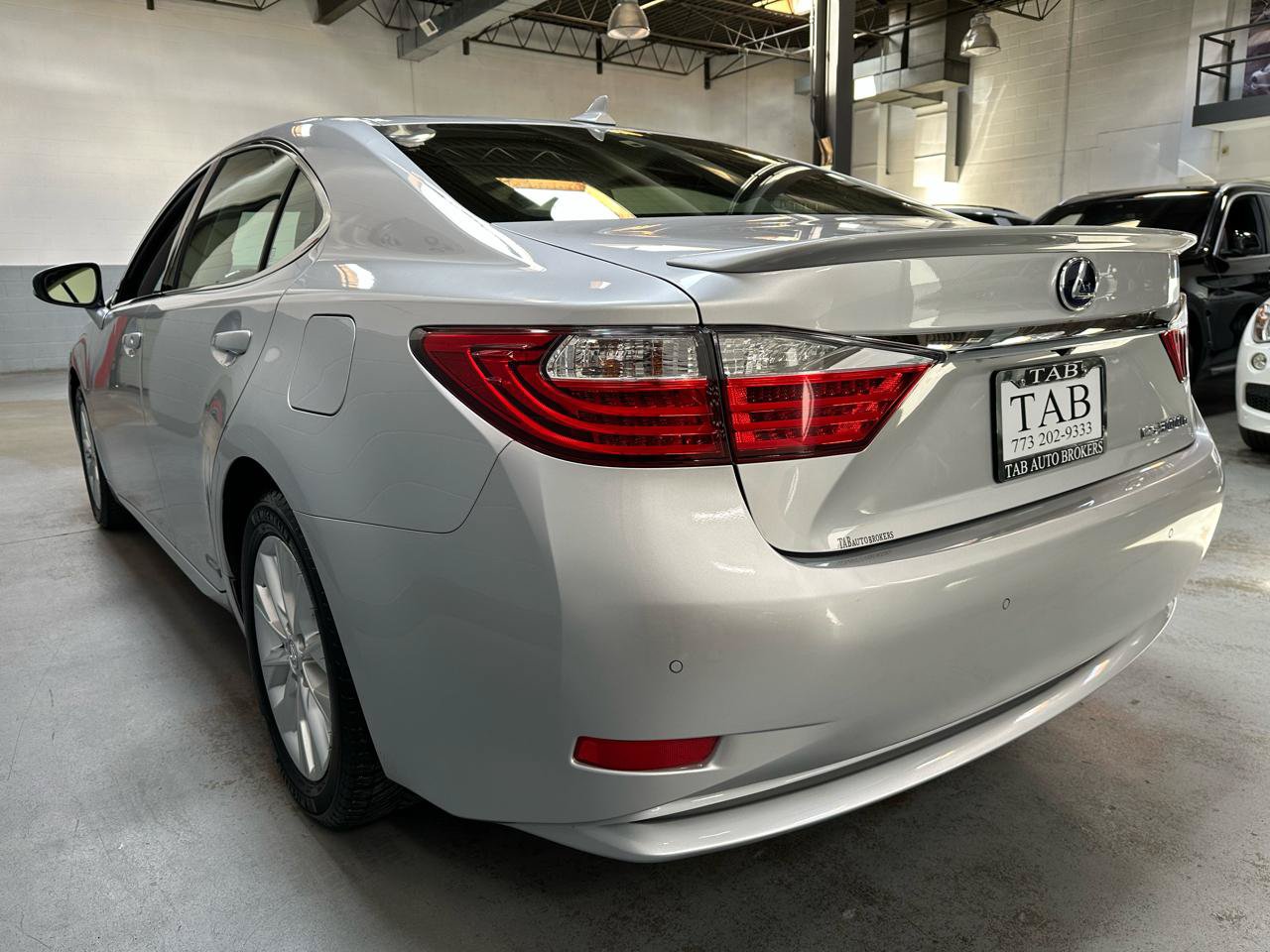Used 2013 Lexus ES 300h w/ Luxury Pkg FWD image 5