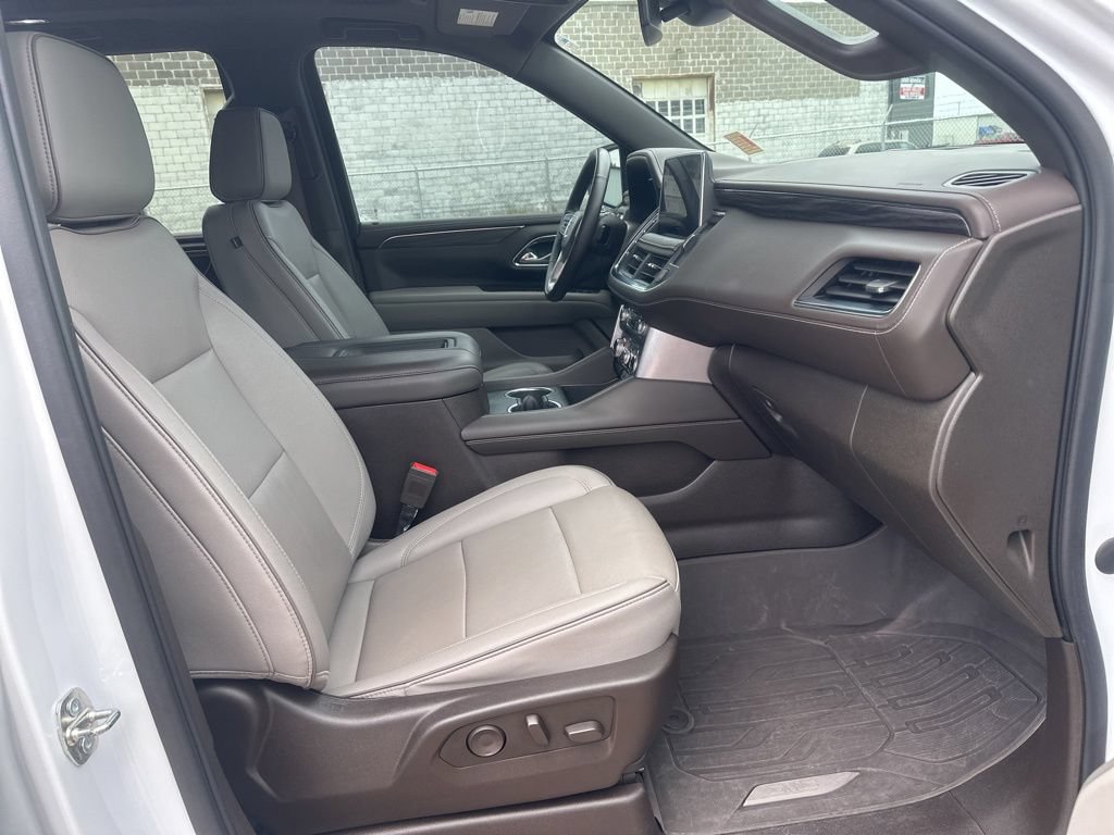 Used 2023 GMC Yukon SLT w/ SLT Premium Package AWD/4WD image 13