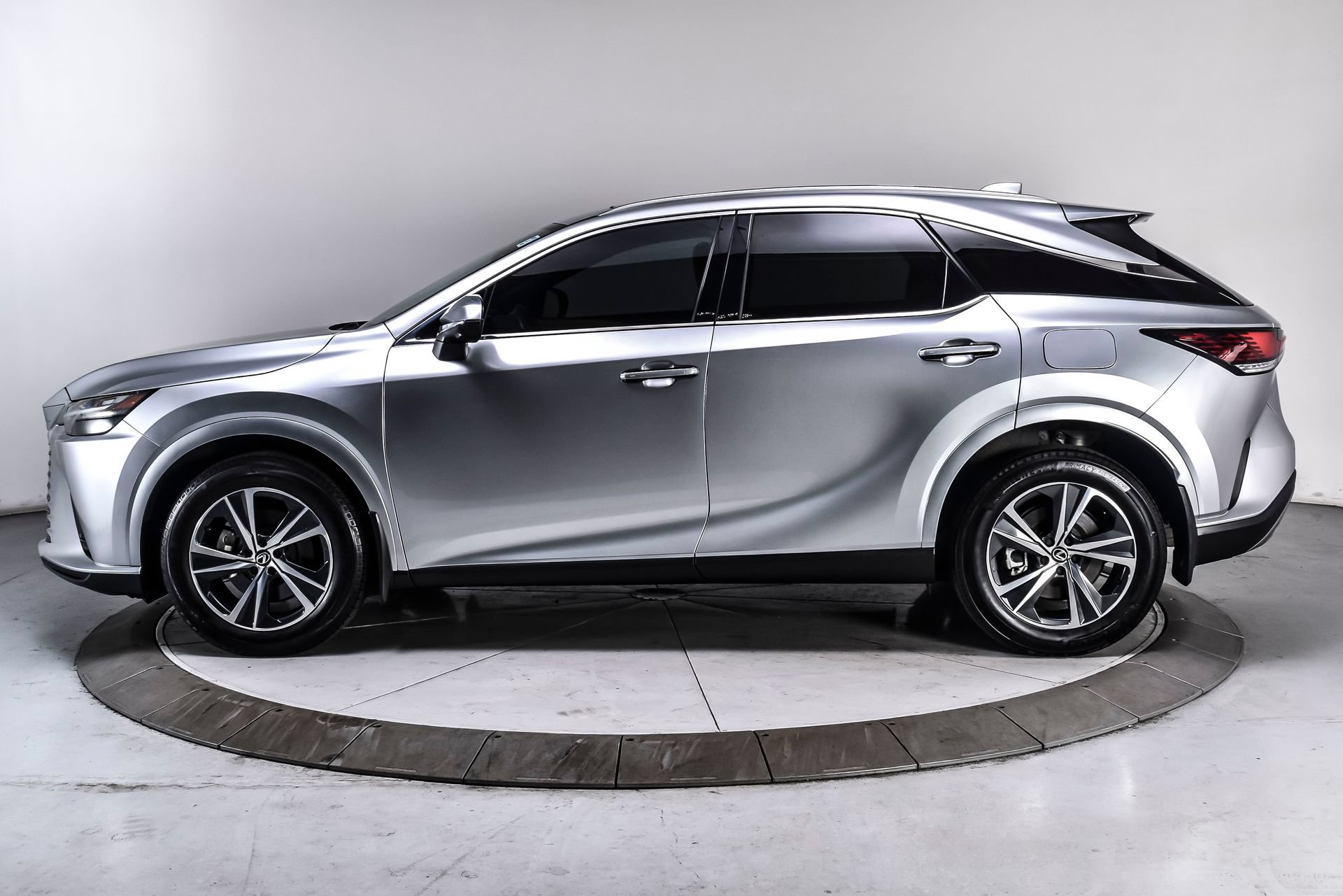 Used 2024 Lexus RX 350 Premium w/ Convenience Package AWD/4WD image 3
