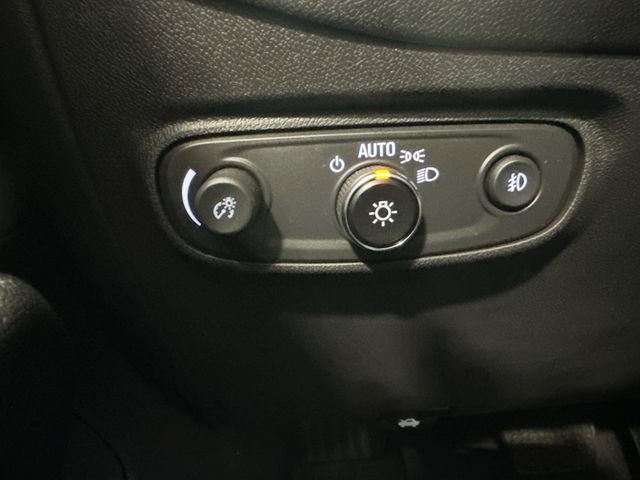 Used 2023 Chevrolet Equinox Premier image 28