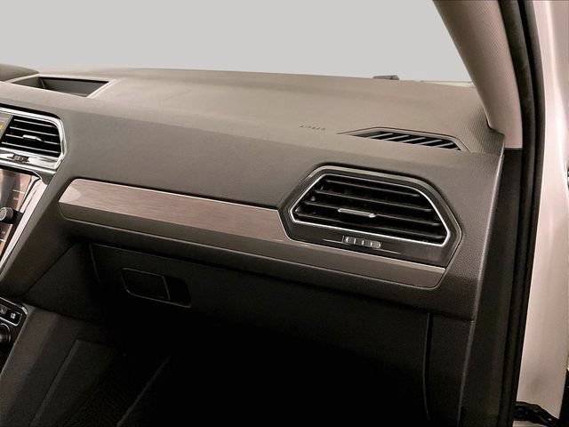 Used 2018 Volkswagen Tiguan SEL FWD image 15