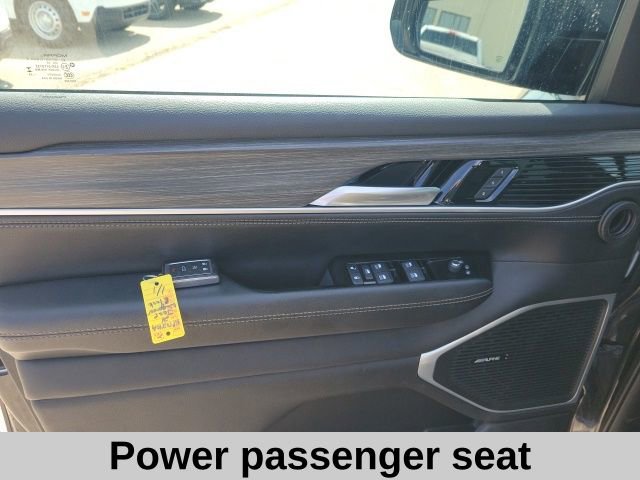 Used 2024 Jeep Wagoneer L Series II w/ Flexible Seating Group image 18