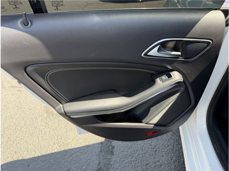 Used 2018 Mercedes-Benz CLA 250 image 20