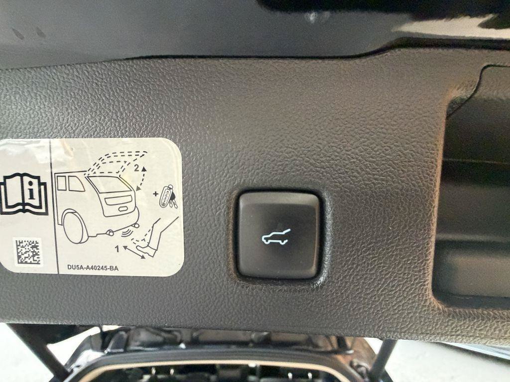 Used 2020 Ford Escape Titanium AWD/4WD image 22