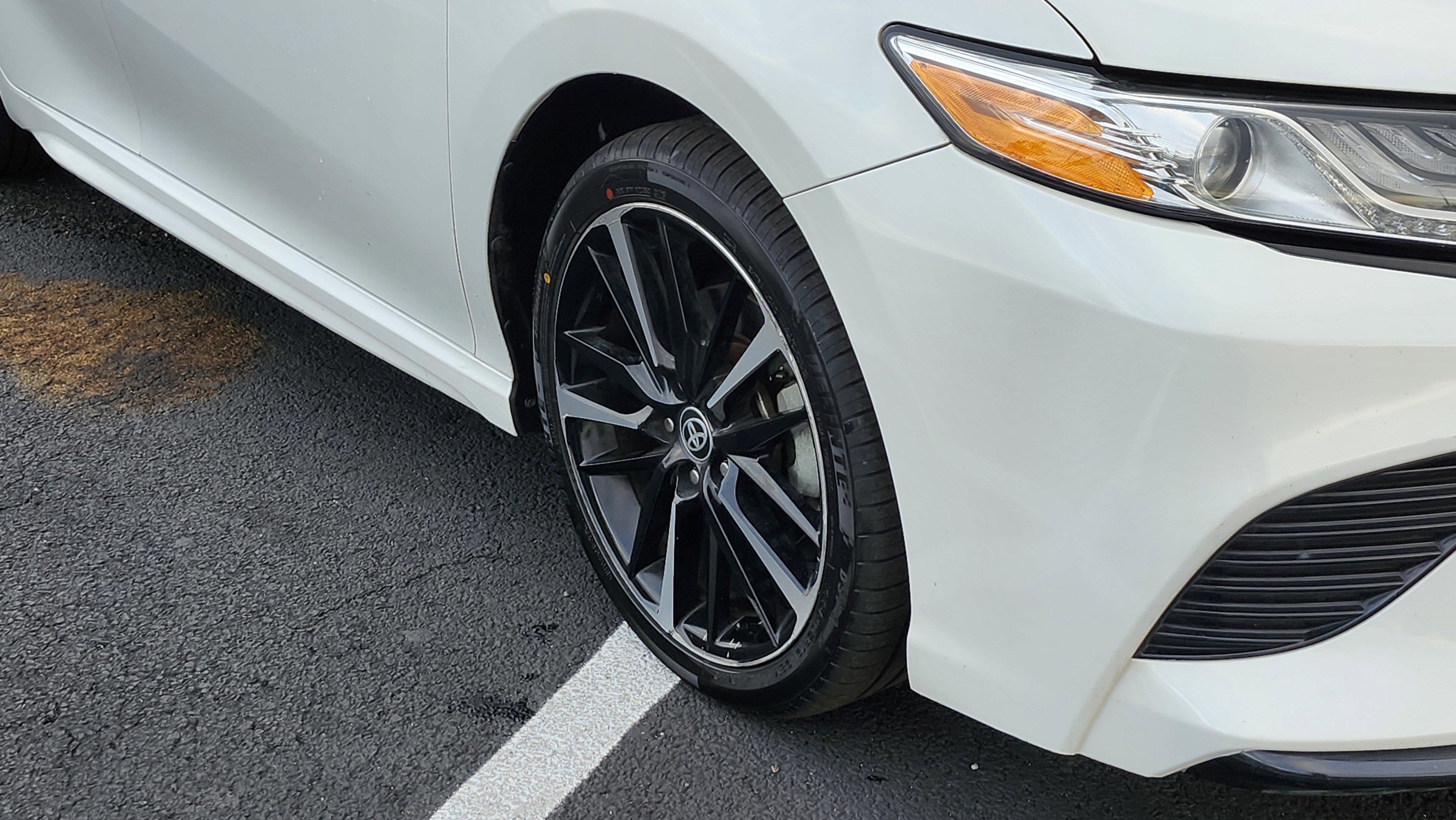 Used 2020 Toyota Camry XSE image 3