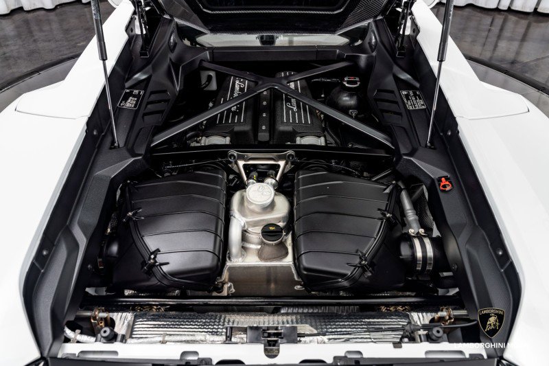Used 2024 Lamborghini Huracan Tecnica image 17