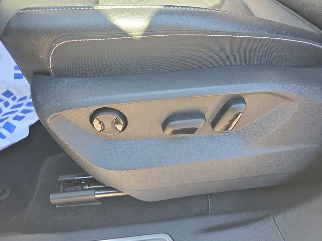 Used 2025 Volkswagen Atlas SE image 22