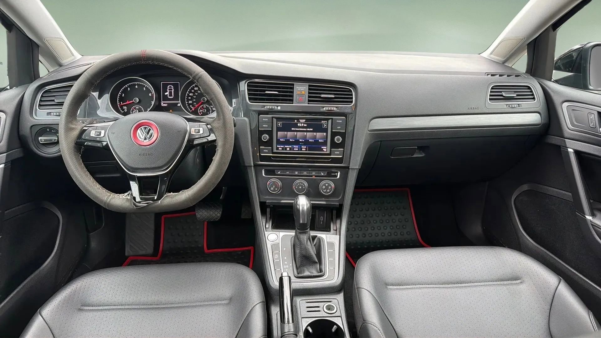 Used 2021 Volkswagen Golf 4-Door image 20