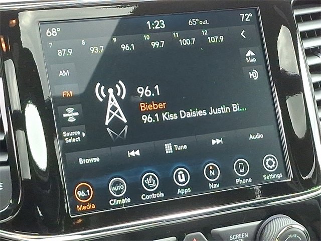 Used 2021 Jeep Grand Cherokee Limited w/ Sun & Sound Group image 18