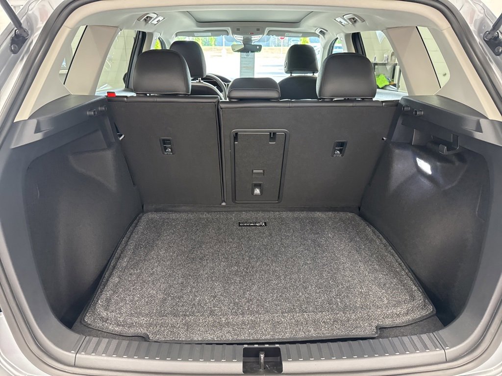 Certified 2025 Volkswagen Taos SE image 30