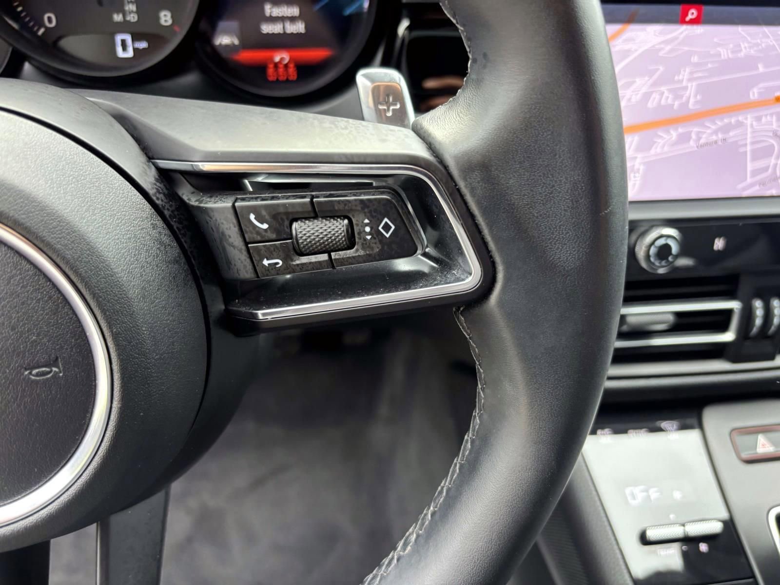 Certified 2023 Porsche Macan AWD/4WD image 28
