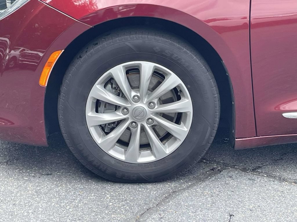 Certified 2017 Chrysler Pacifica Touring-L FWD image 11