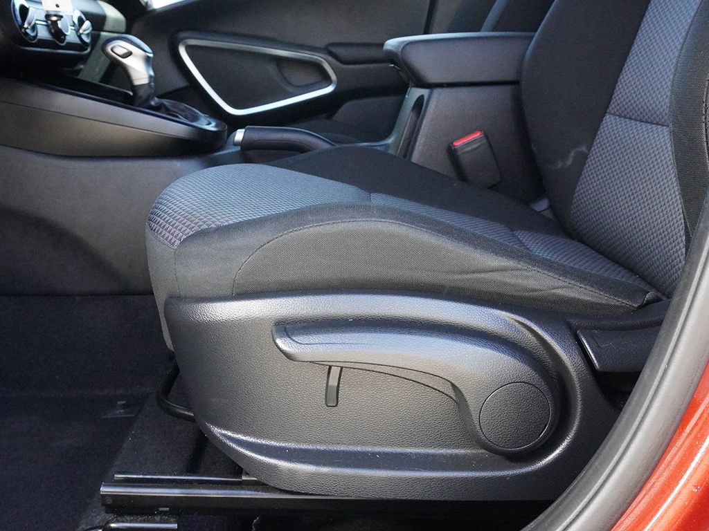 Used 2025 Kia Soul LX w/ LX Technology Package FWD image 25
