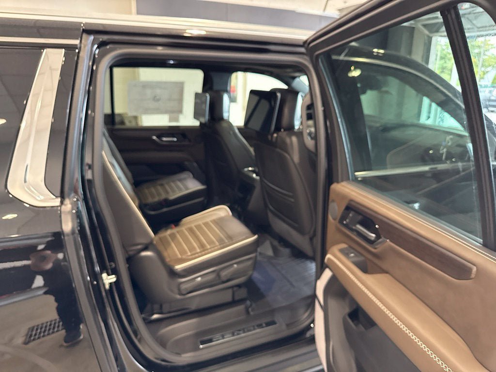 New 2026 GMC Yukon XL Denali Ultimate w/ LPO, Floor Liner Package AWD/4WD image 16