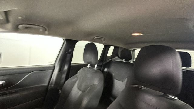 Used 2023 Jeep Renegade Latitude AWD/4WD image 12