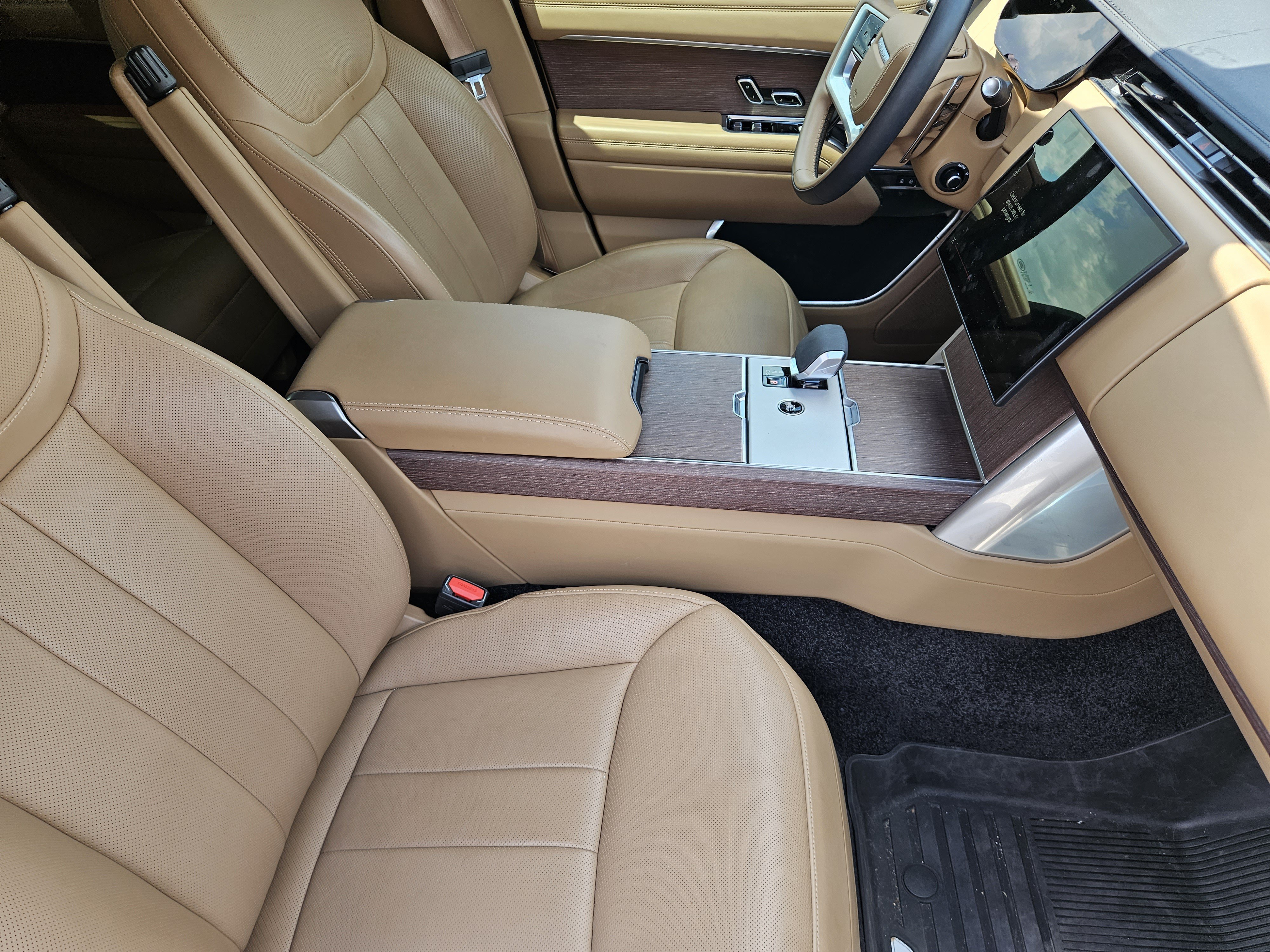 Used 2025 Land Rover Range Rover SE AWD/4WD image 15
