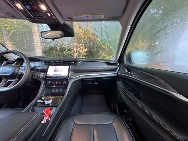 Used 2023 Jeep Grand Cherokee Limited image 32