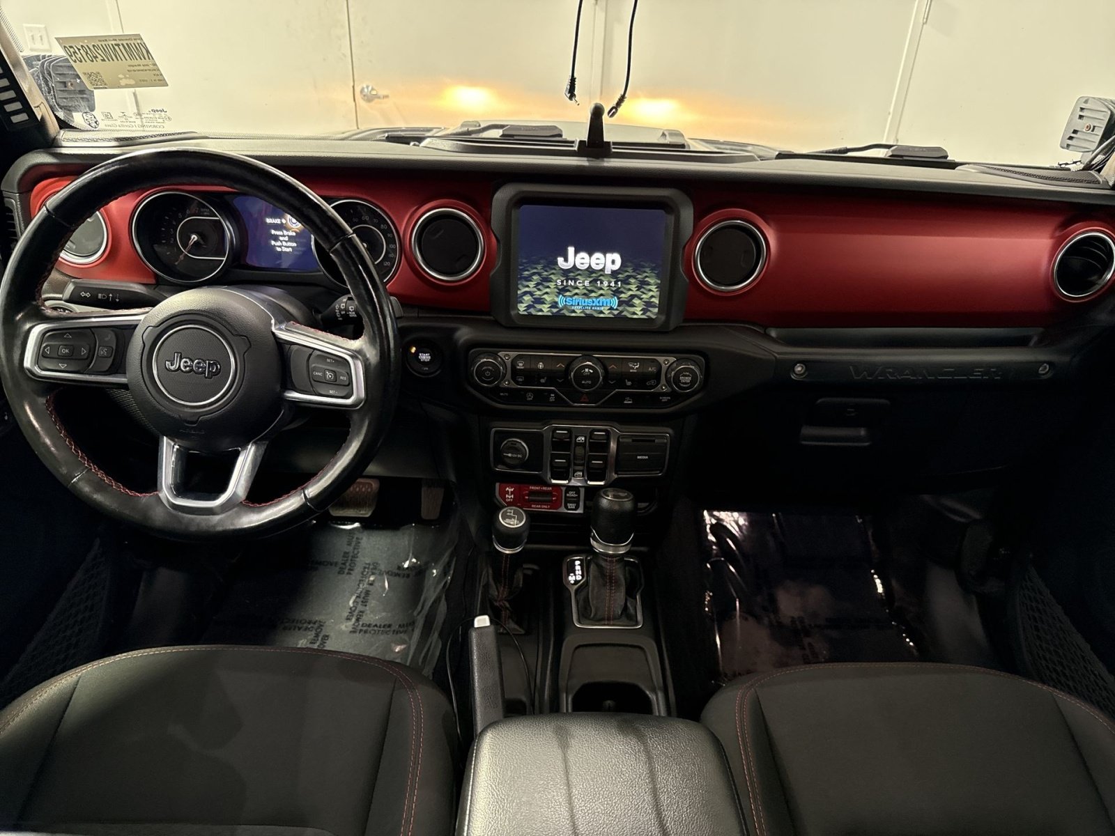 Used 2022 Jeep Wrangler Unlimited Rubicon w/ Cold Weather Group AWD/4WD image 32