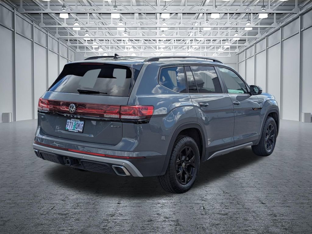 Used 2025 Volkswagen Atlas Peak Edition SE image 5