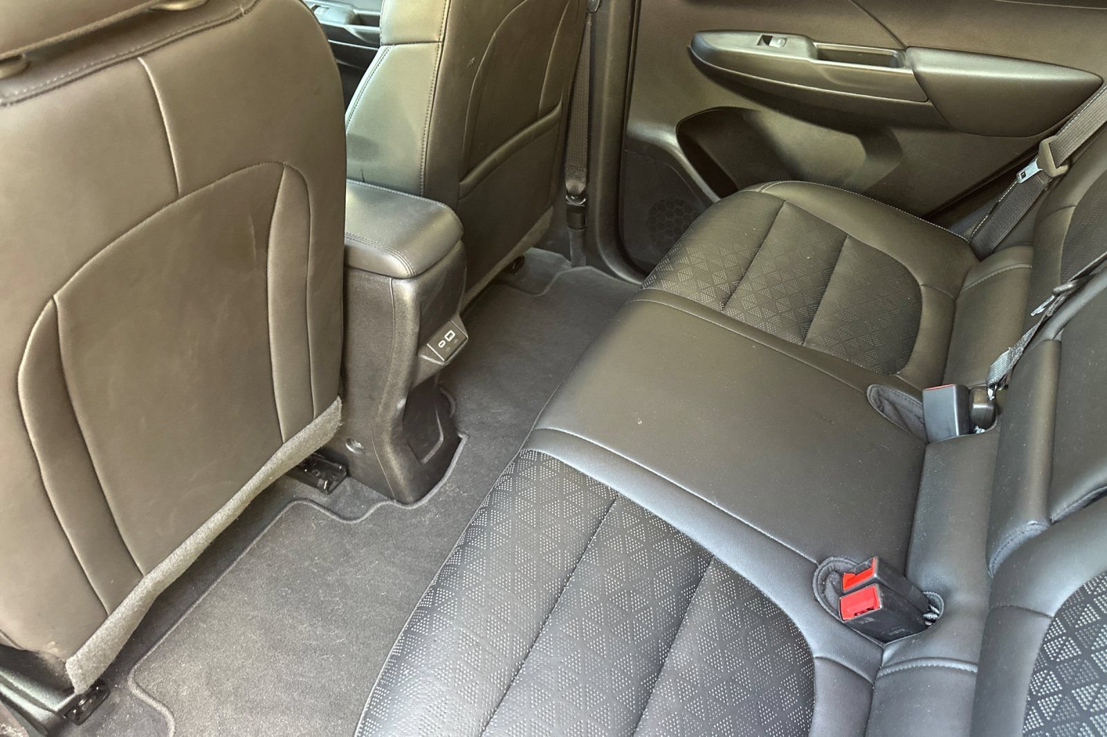 Used 2023 Chevrolet Bolt LT w/ Infotainment Package FWD image 15