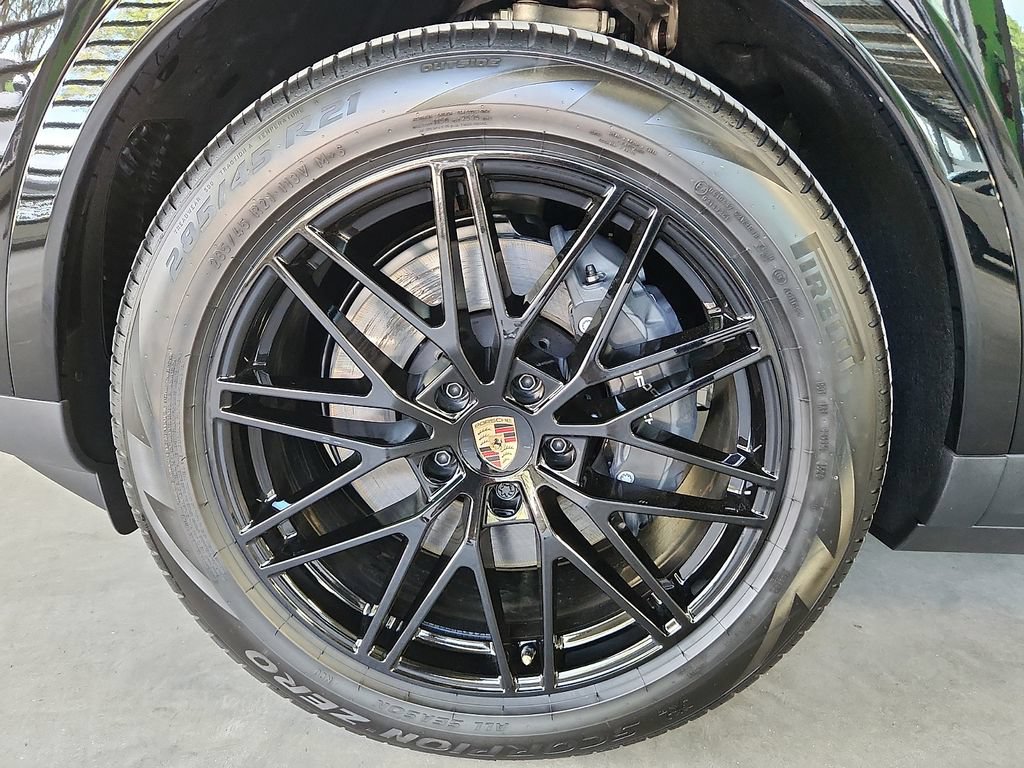New 2026 Porsche Cayenne Coupe AWD/4WD image 10