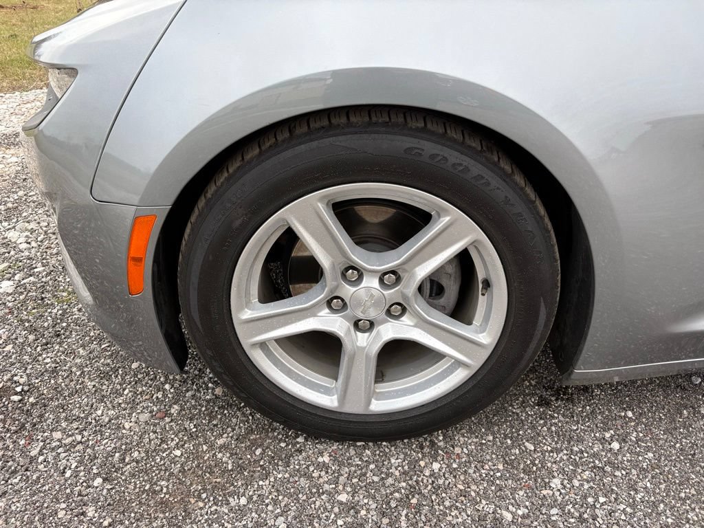 Used 2023 Chevrolet Camaro LT RWD image 19
