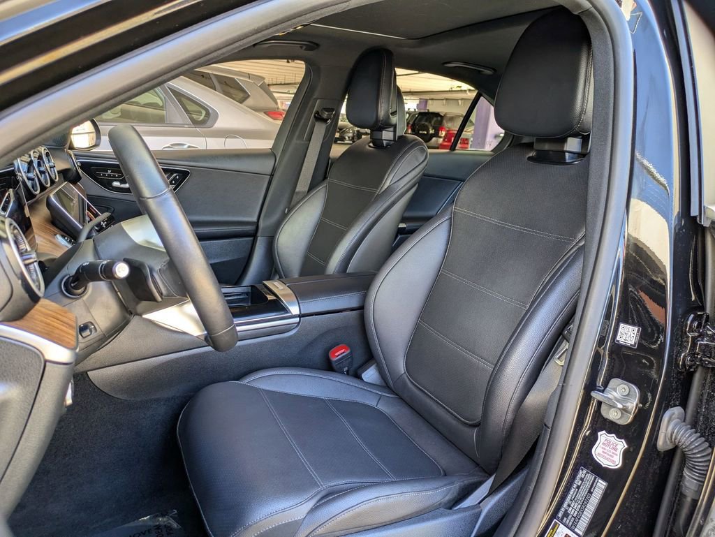 Used 2025 Mercedes-Benz C 300 Sedan image 23