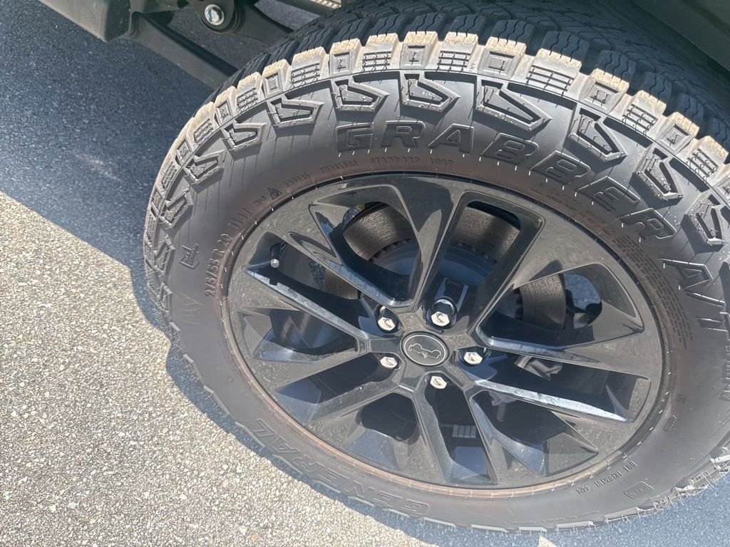 Used 2025 Jeep Gladiator Sport image 9