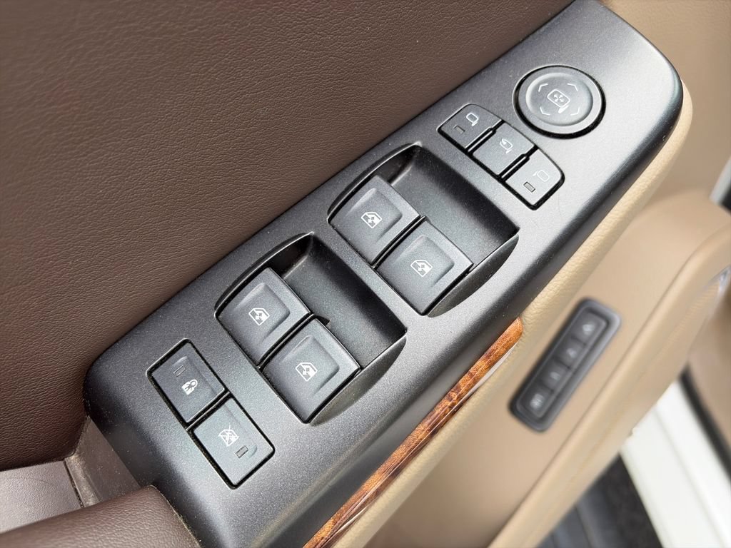 Used 2018 Chevrolet Suburban Premier AWD/4WD image 21