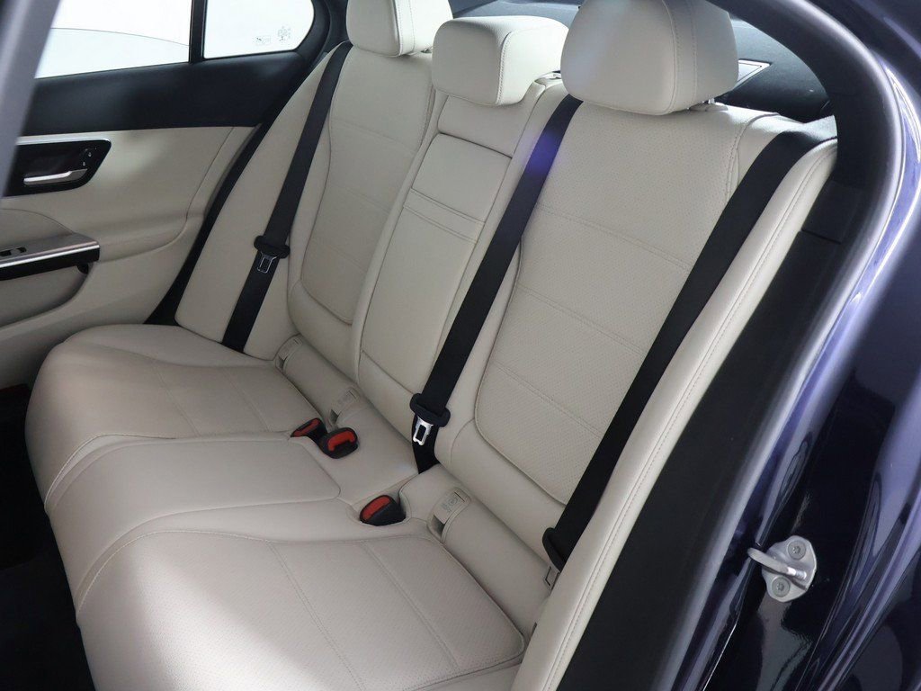 Used 2023 Mercedes-Benz C 300 4MATIC Sedan image 31