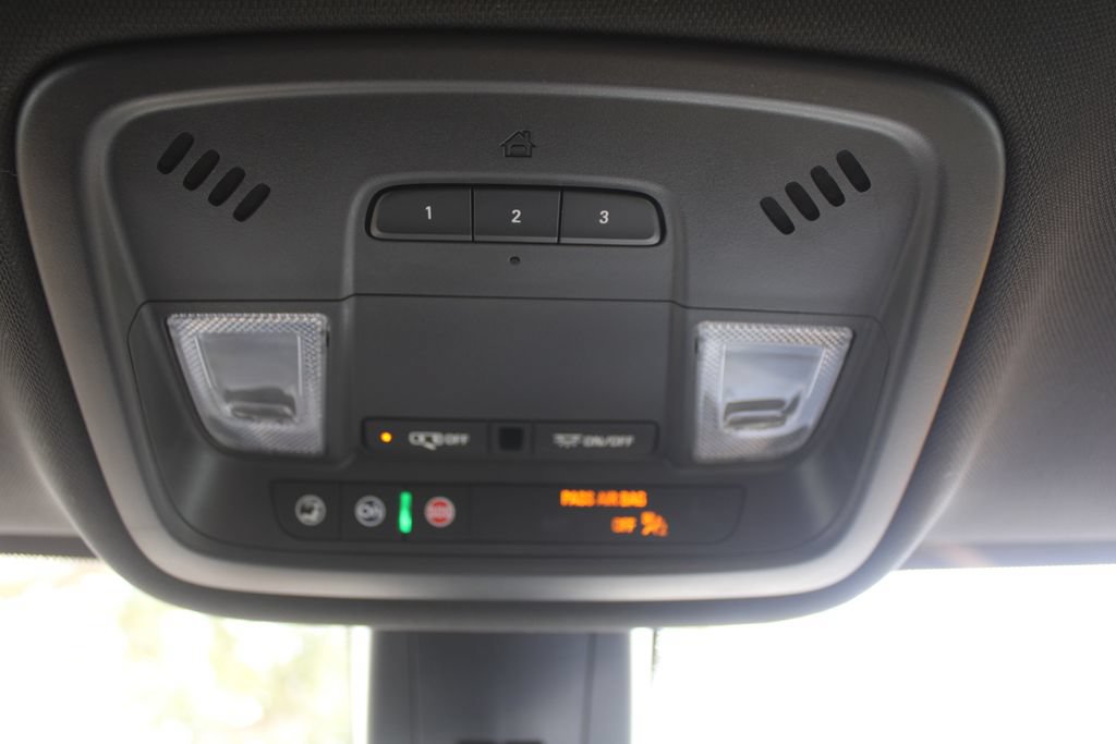 Used 2023 Chevrolet Traverse Premier FWD image 63